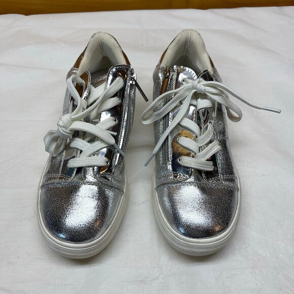Kidpik shiny silver big girl sneakerslike‎ new size 5 - Picture 1 of 8